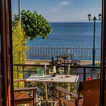 Notos Sea Front Apartment Glossa Exterior photo