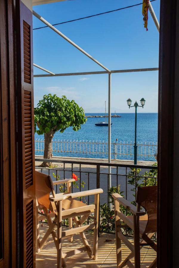 Notos Sea Front Apartment Glossa Exterior photo