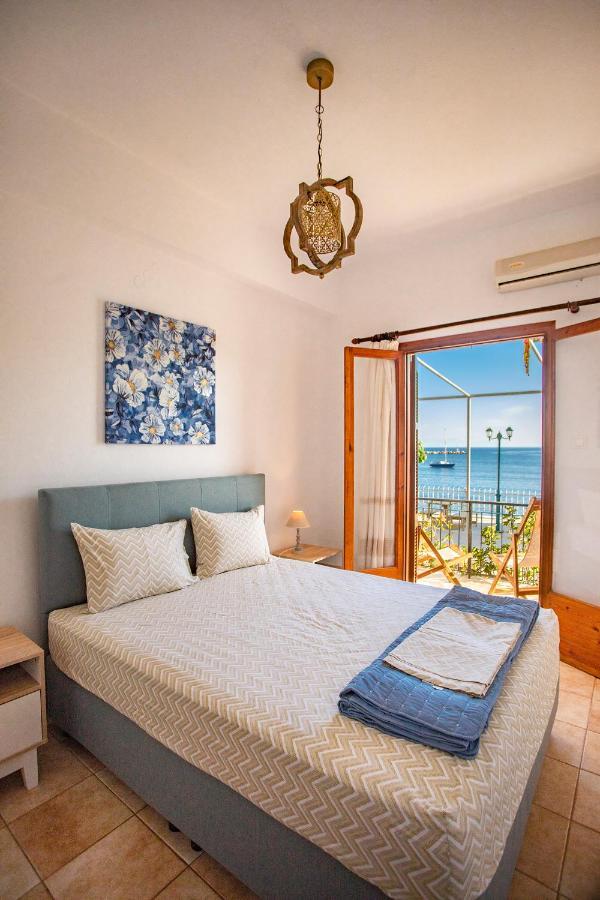 Notos Sea Front Apartment Glossa Exterior photo