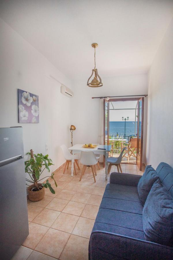Notos Sea Front Apartment Glossa Exterior photo