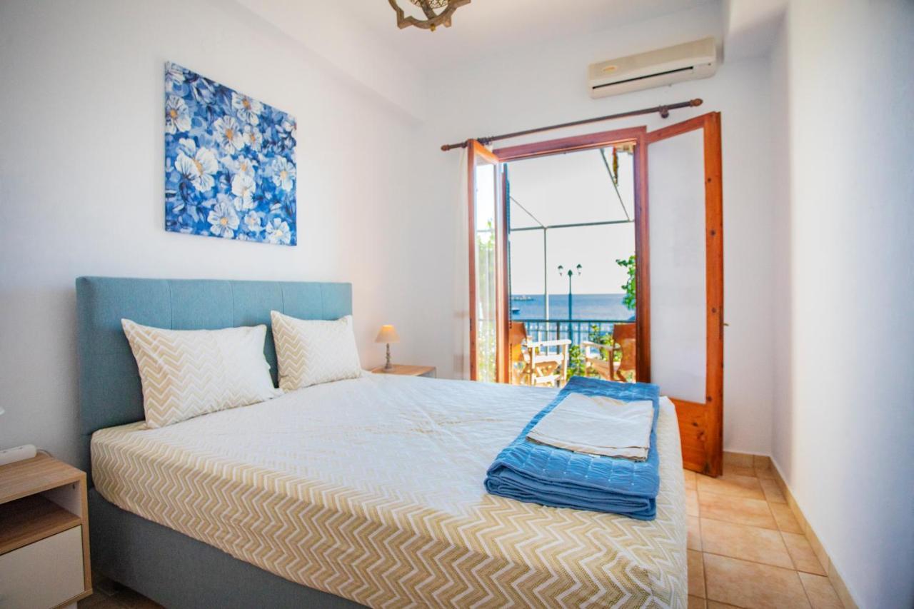 Notos Sea Front Apartment Glossa Exterior photo
